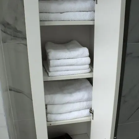 Apartment White Apartment, 2 Chambre-arrivee Autonome-wifi Rapide